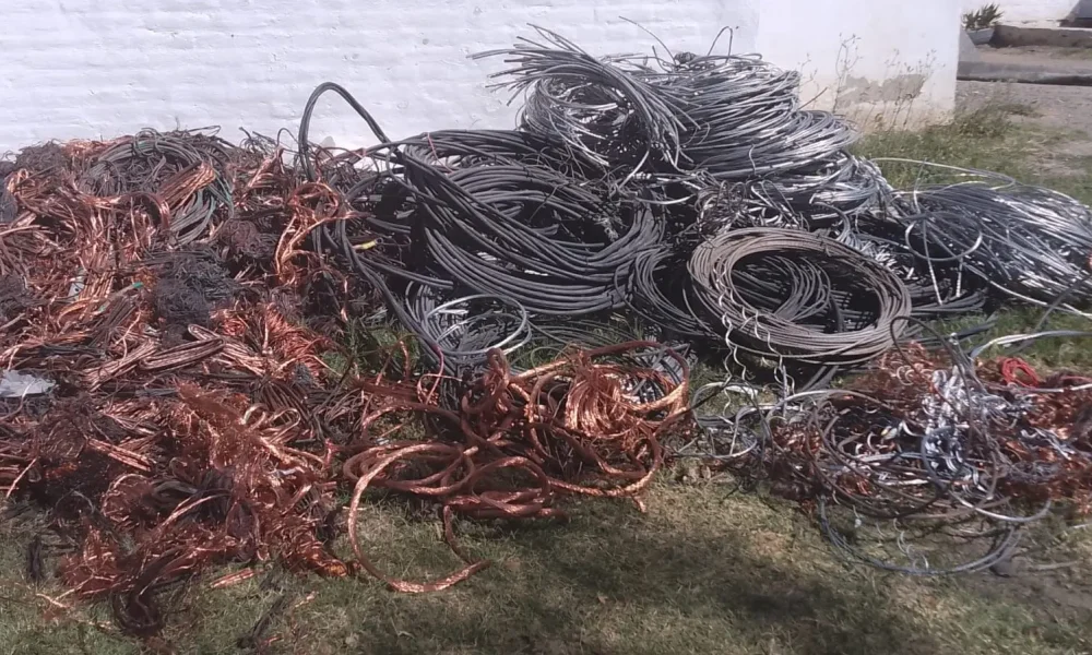 Mafia del cobre: Secuestraron más cables y $3 millones en un ...